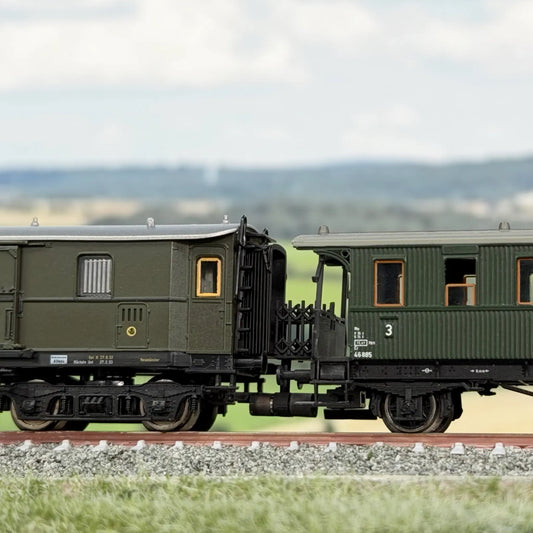 Verkürzter Scherengitter Übergang zwischen Länderbahnwagen und Donnerbüchsen von Brawa und Fleischmann