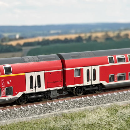 Zwei Minitrix Doppelstockwagen Dosto eng gekuppelt mit Magnetkupplungen