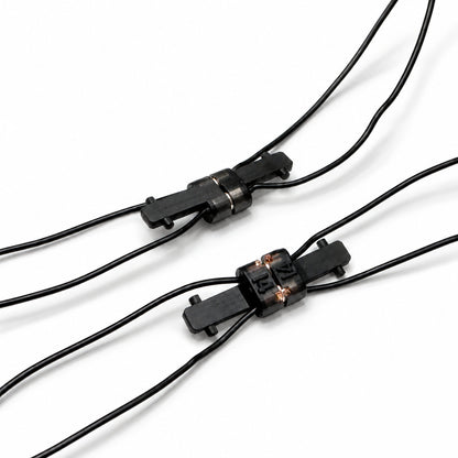 Vorher und Rückseite einer zusammengebauten, stromführenden Magnetkupplung mit Kabeln Litze Spur N